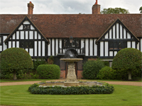 Ascott House, main door (Image: Peter J Dean via flickr)
